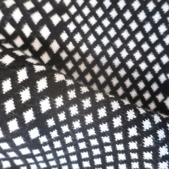 Carmen Marc Valvo Womens knit black and white pullover top (size M, runs small). - Picture 4 of 15